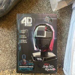 4D Build Squid Game Manager Mask Puzzle by Spin Master